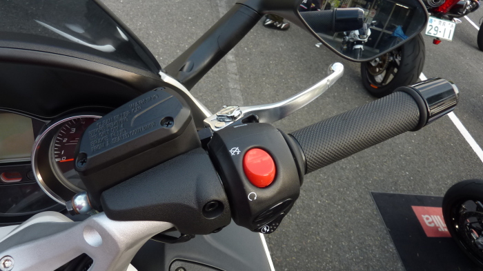 aprilia のメガスク SRV850 ABS に試乗してきた_b0029688_21581834.jpg