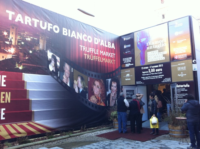 白トリュフのスクランブルエッグ&アルバの白トリュフ国際見本市 ♡83° Fiera Internazionale del Tartufo Bianco d\'Alba_b0246303_16490266.jpg
