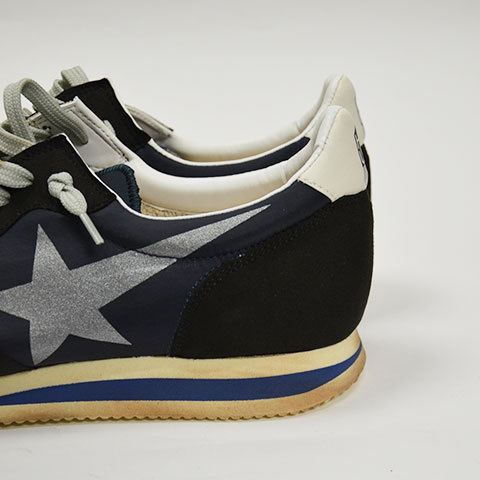 大人気スニーカー入荷!_d0158579_9562396.jpg