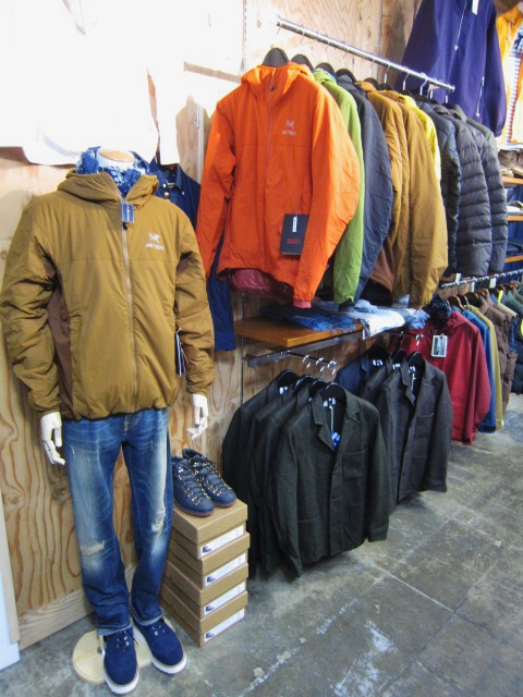 ARK\'TERYX (初)のDOWN JACKET 入荷です♪♪♪ Thorium AR HOODY!★!_d0152280_0261390.jpg