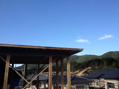 「森に佇むイエ/観世音寺の小屋」の上棟でした!_e0029115_17465659.jpg