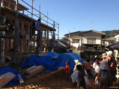 「森に佇むイエ/観世音寺の小屋」の上棟でした!_e0029115_1751181.jpg