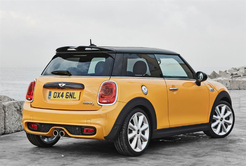 新型MINI。_c0189446_0465674.jpg