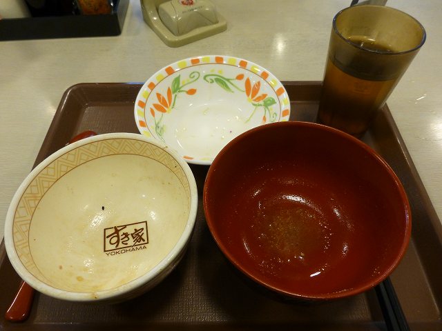 すき家の牛丼とん汁サラダセット　　　門真中央店_c0118393_1963914.jpg