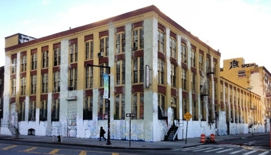 NYのグラフィティの聖地『ファイブ・ポインツ』のビルが白く塗られてしまいました_b0007805_0304123.jpg