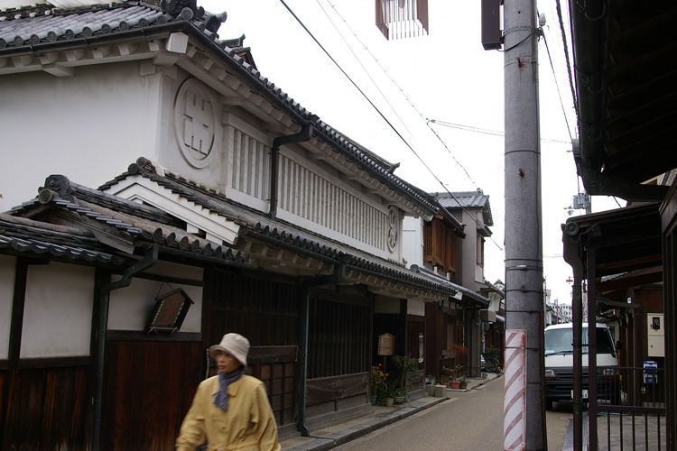 進む町並み整備　空家解消に力　-橿原市今井町-_d0328255_0363738.jpg