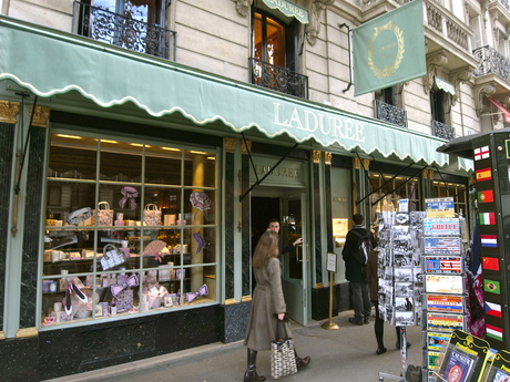 Ladurée Royale - ラデュレ・ロワイヤル店、新装オープン_a0231632_6214474.jpg