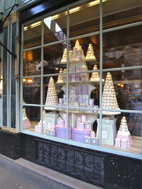 Ladurée Royale - ラデュレ・ロワイヤル店、新装オープン_a0231632_6241972.jpg