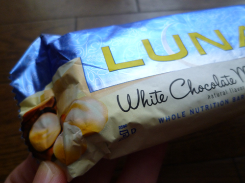 Luna Bar White Chocolate Macadamia_c0152767_21493275.jpg