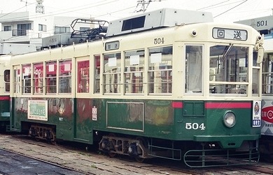長崎電気軌道の赤い帯_e0030537_22391854.jpg