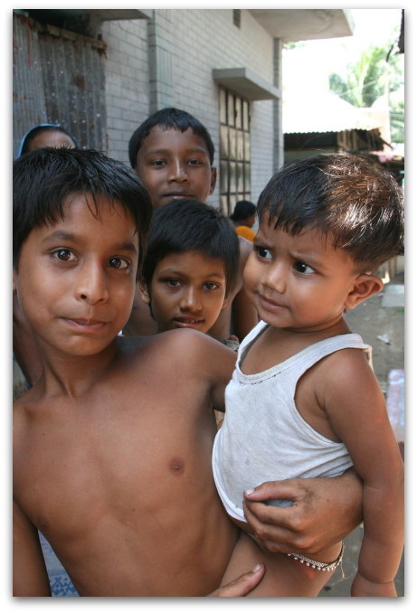 バングラデシュの旅！～とある村にて 「僕の弟」_d0098941_16581125.jpg