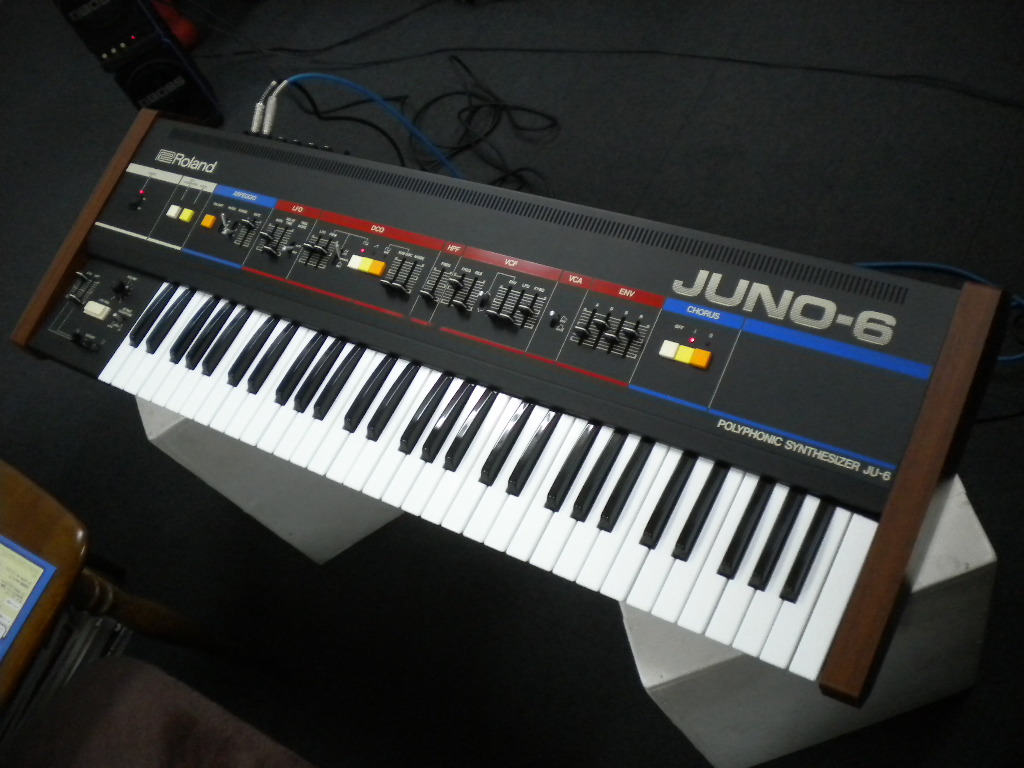 Roland JUNO-6試奏記_a0060052_1121837.jpg