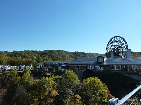 日本一の水車がある道の駅と大正村_c0107402_2314094.jpg