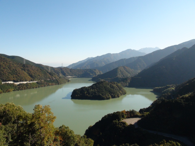 四国山地の景観と西条市黒瀬湖の濁り…2013.11.23_f0231709_17541639.jpg