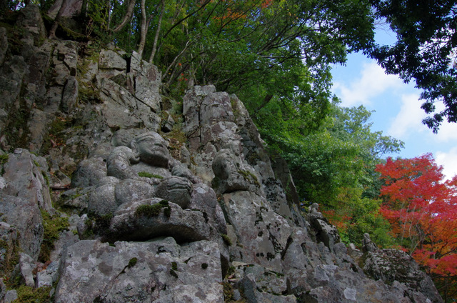 鮮やかに紅葉：永源寺山門（前）　滋賀　_d0186245_1933502.jpg