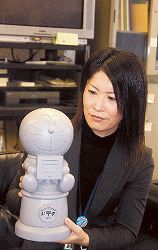 高岡にドラえもんポスト 高岡市美術館平成25年12月1日に設置(北國新聞H251123から)_e0304702_17132064.jpg