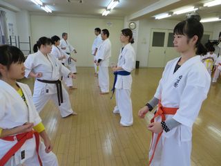 新川教室 本日も元気に親子空手_c0118332_13463956.jpg