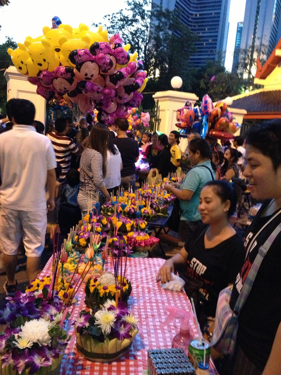 Loy Krathong　วันลอยกระทง　2013_e0316546_2435175.jpg