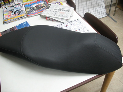 バイクザシートはバイク屋にも売れてます。_e0114857_205284.jpg