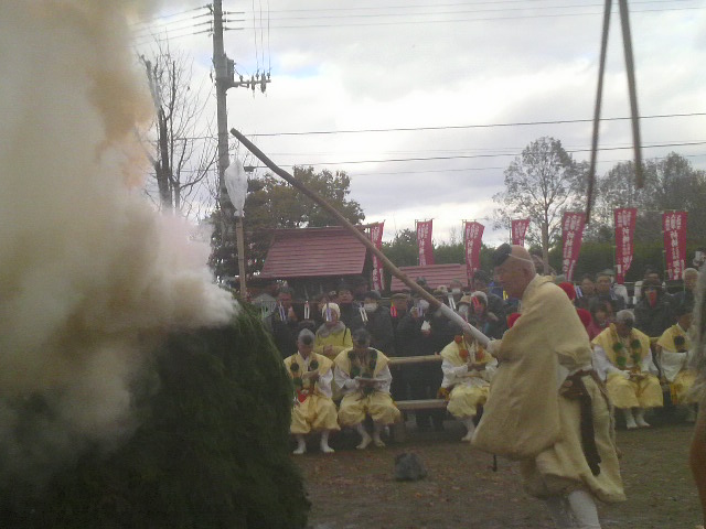 社会の弊害を取り払え!<大覚院の火祭に臨んで>_d0129296_15492646.jpg