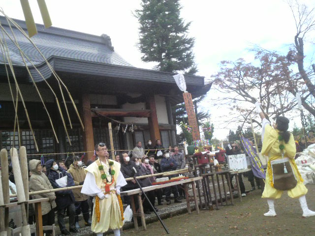 社会の弊害を取り払え!<大覚院の火祭に臨んで>_d0129296_1549547.jpg