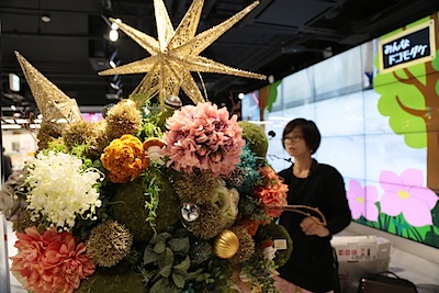 ツナガリの木もクリスマスバージョンに!_c0072971_13554196.jpg