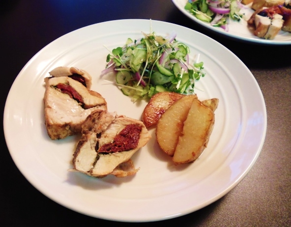 鶏胸肉の挟み焼きとポテト焼き添えなど_b0307692_1573666.jpg