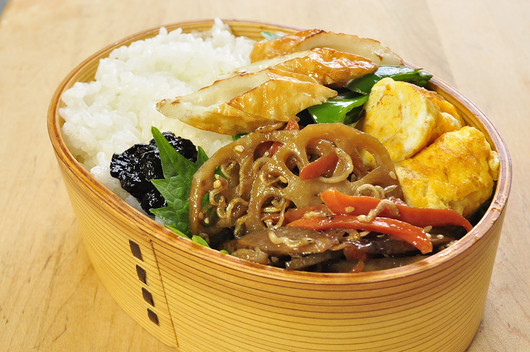 野球おにぎりと五目きんぴら弁当_b0171098_8303017.jpg