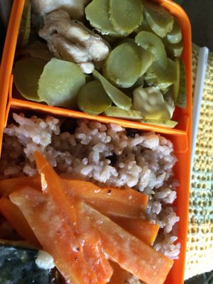 boiled chiken with pickles ぱぱぱっとクッキング 朝手早くお弁当 減塩ぎみ_c0156021_8382467.jpg