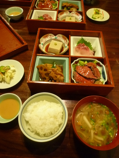 亀の井別荘。。。健太郎さんのお招きで。。。錦秋の湯布院へ。。。。☆⊹⊱..☆*:.。.☆*†_a0053662_14534981.jpg