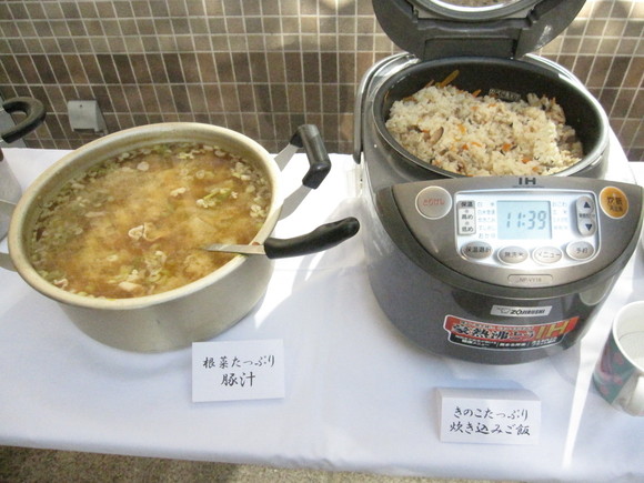 らくえん倶楽部で11月に行った行事①~秋の味覚フェア~_e0191174_2154512.jpg