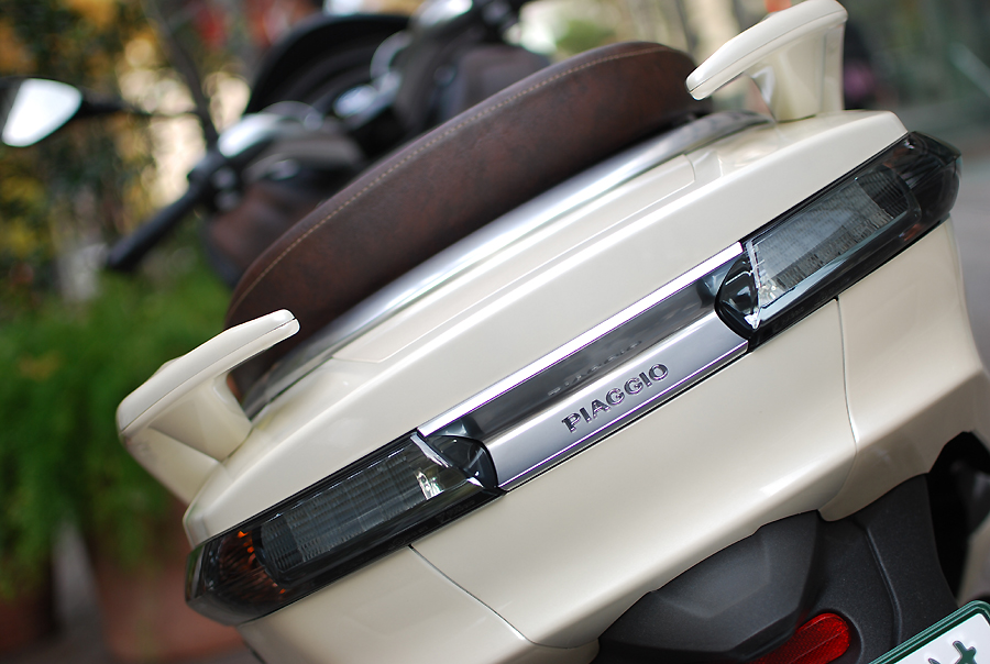 PIAGGIO X10 ピアジオX10 350i.e. Executive 入荷&試乗車あります!_d0099181_19432934.jpg