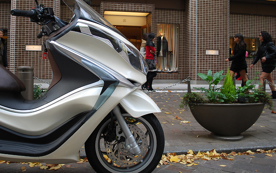PIAGGIO X10 ピアジオX10 350i.e. Executive 入荷&試乗車あります!_d0099181_2020425.jpg