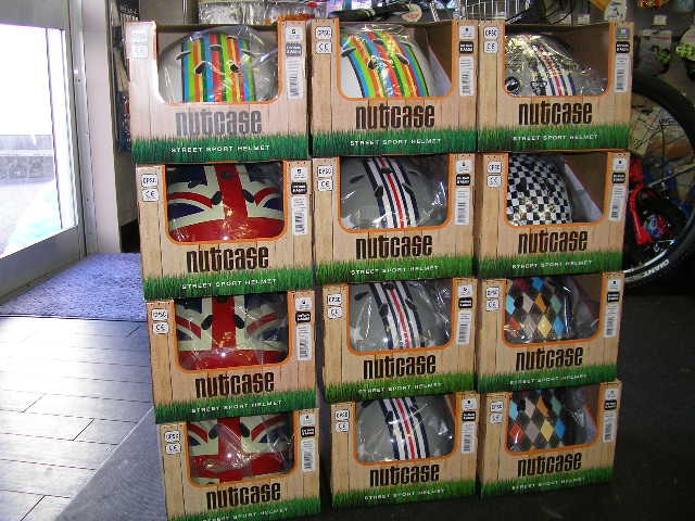 nutcaseナットケースSとM入荷しました!_b0189682_12302635.jpg