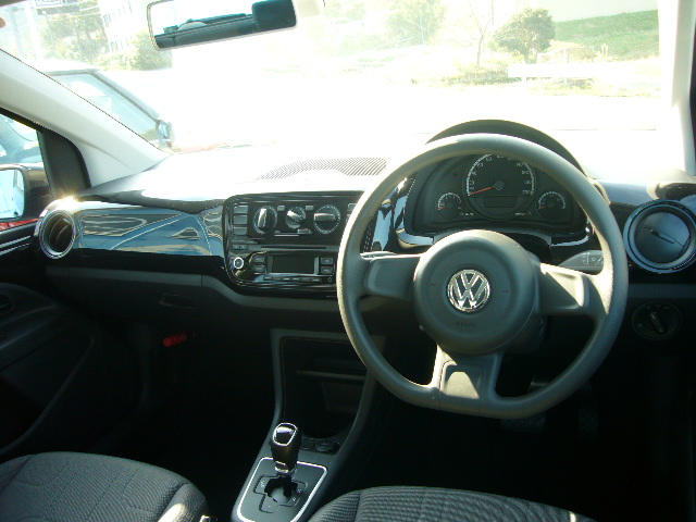 VW アップ ムーブアップ 【売約済】_c0267693_14221472.jpg