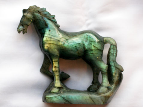 新入荷　ラブラドライトの馬の彫刻_c0140599_18423672.jpg