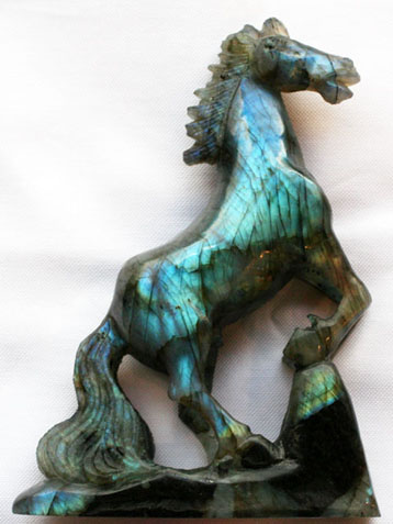 新入荷　ラブラドライトの馬の彫刻_c0140599_1846857.jpg