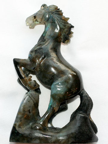 新入荷　ラブラドライトの馬の彫刻_c0140599_1849798.jpg