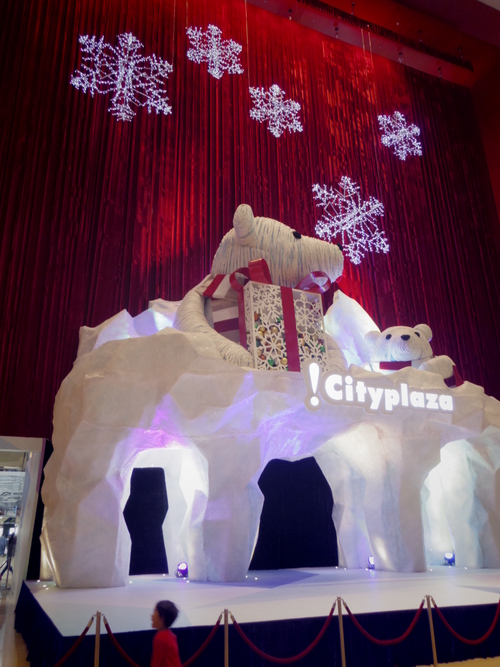 初めてのスケートレッスン@CityPlazaと太古のクリスマスデコレーション_e0123104_113484.jpg