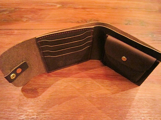 SLOW \"toscana~flap hold wallet\" ご紹介_f0191324_113035.jpg