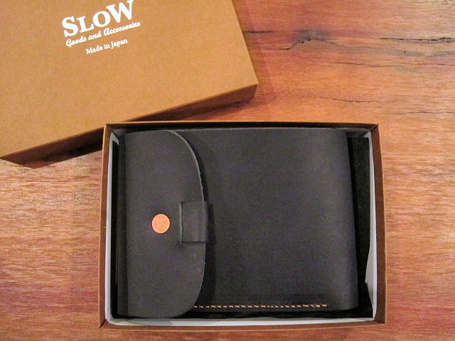 SLOW \"toscana~flap hold wallet\" ご紹介_f0191324_1132342.jpg
