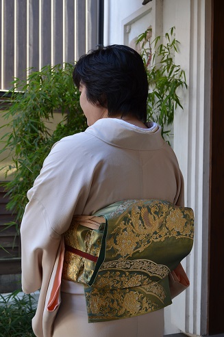 優しい地色の付け下げで、結婚式へ_d0230676_15502292.jpg