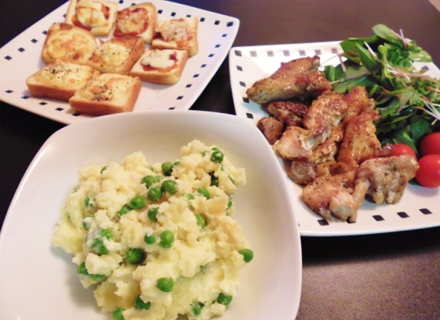 鶏肉のスパイシー焼きとカリカリ一口ピザトーストなど_b0307692_1352910.jpg