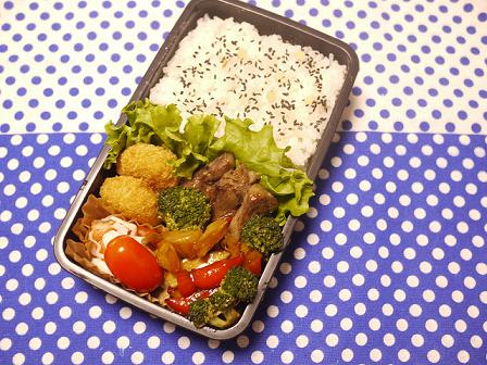 ステーキ弁当*いちごジャムトースト*_c0210160_811432.jpg