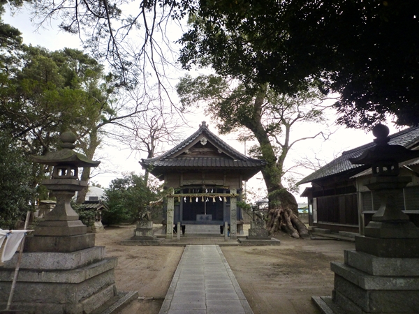 細石神社（２）王と王妃墓　コノハナサクヤ姫夫婦説_c0222861_21582177.jpg