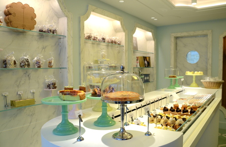 GATEAUX THOUMIEUX by Jean-François Piège - ガトー・トゥミュー オープン!_a0231632_0481141.jpg