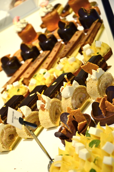 GATEAUX THOUMIEUX by Jean-François Piège - ガトー・トゥミュー オープン!_a0231632_135075.jpg