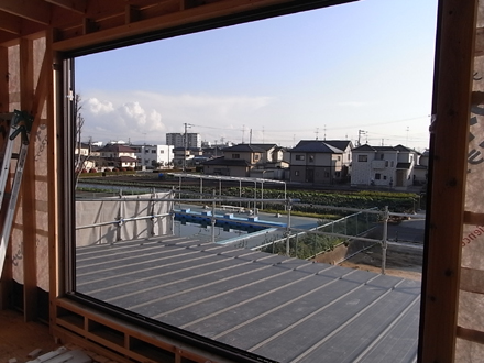 『プールサイドの家』 屋根板金工事が完了。_e0197748_1745491.jpg