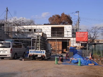『プールサイドの家』 屋根板金工事が完了。_e0197748_1745988.jpg