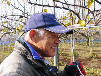 熊本梨 岩永農園 来年も美味しい梨を実らせるための堆肥ふり_a0254656_17181530.jpg